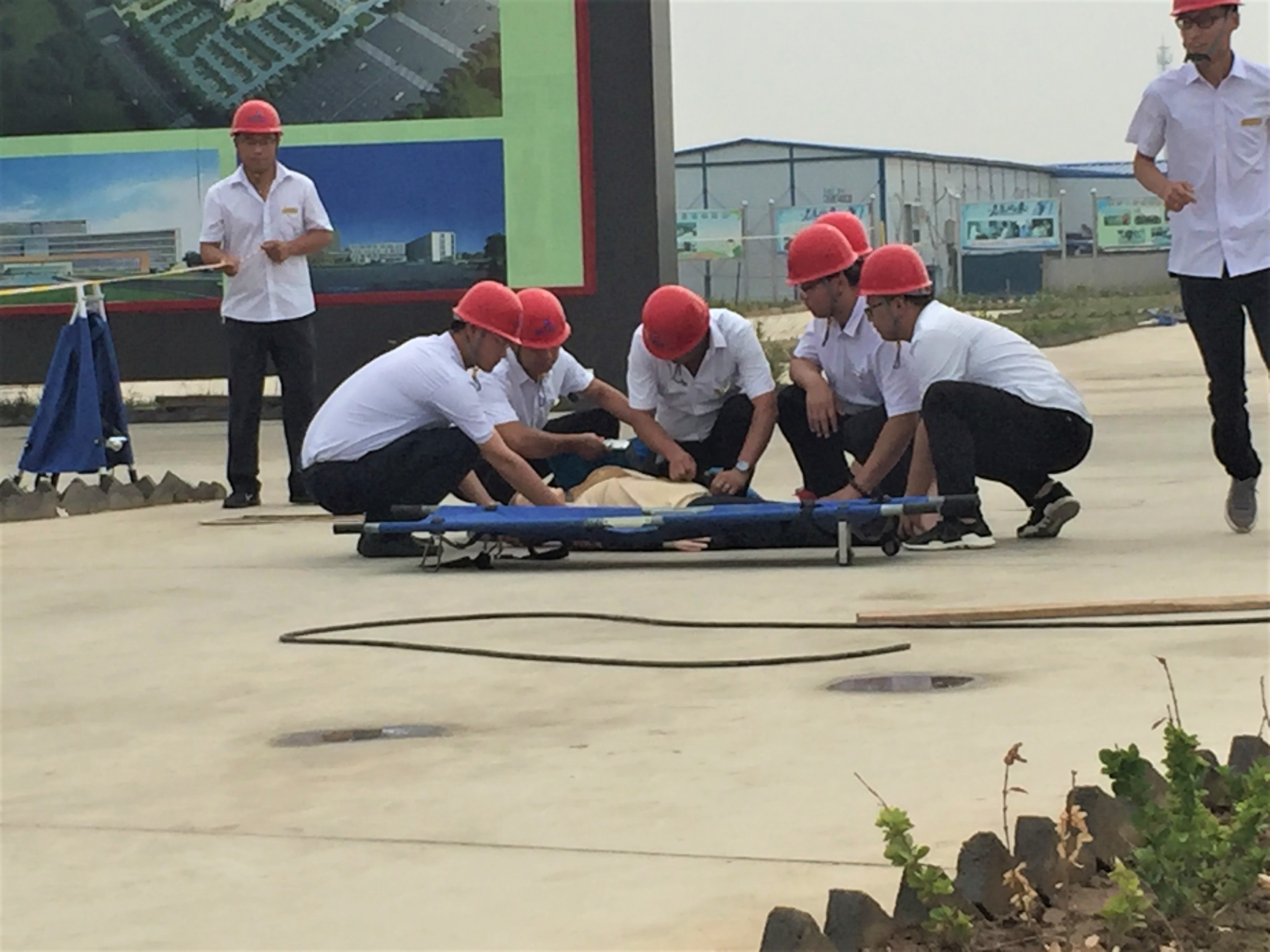 我集团参加市建筑施工安全生产月应急救援演练